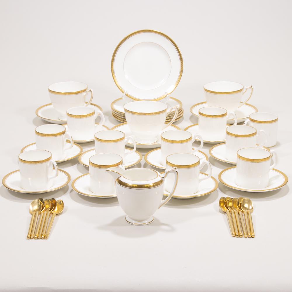 Coalport "Elite" 46 Piece Porcelain & Gold Service (1 of 10)
