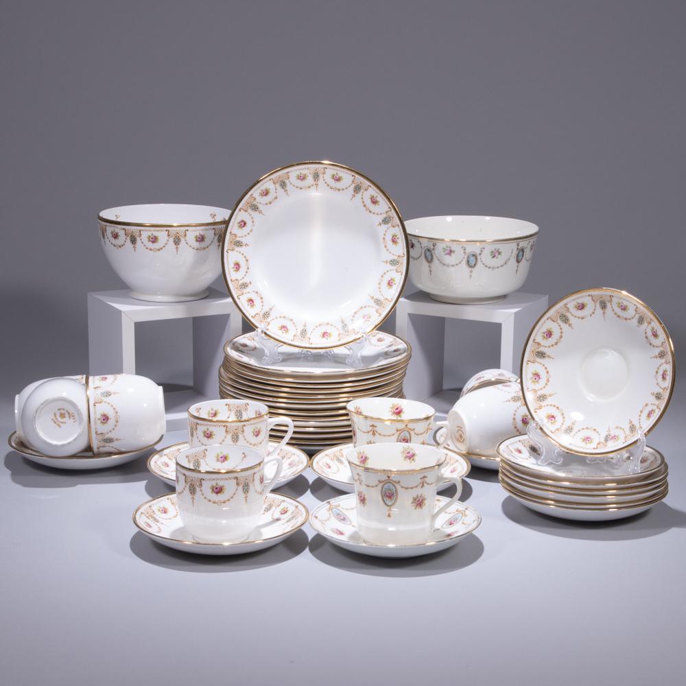 Royal Albert Art Nouveau 40x Porcelain Service (1 of 19)