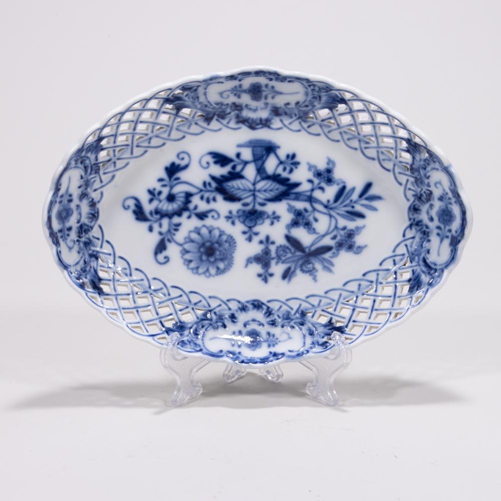 Meissen Porcelain Reticulated Onion Pattern Dish (1 of 6)