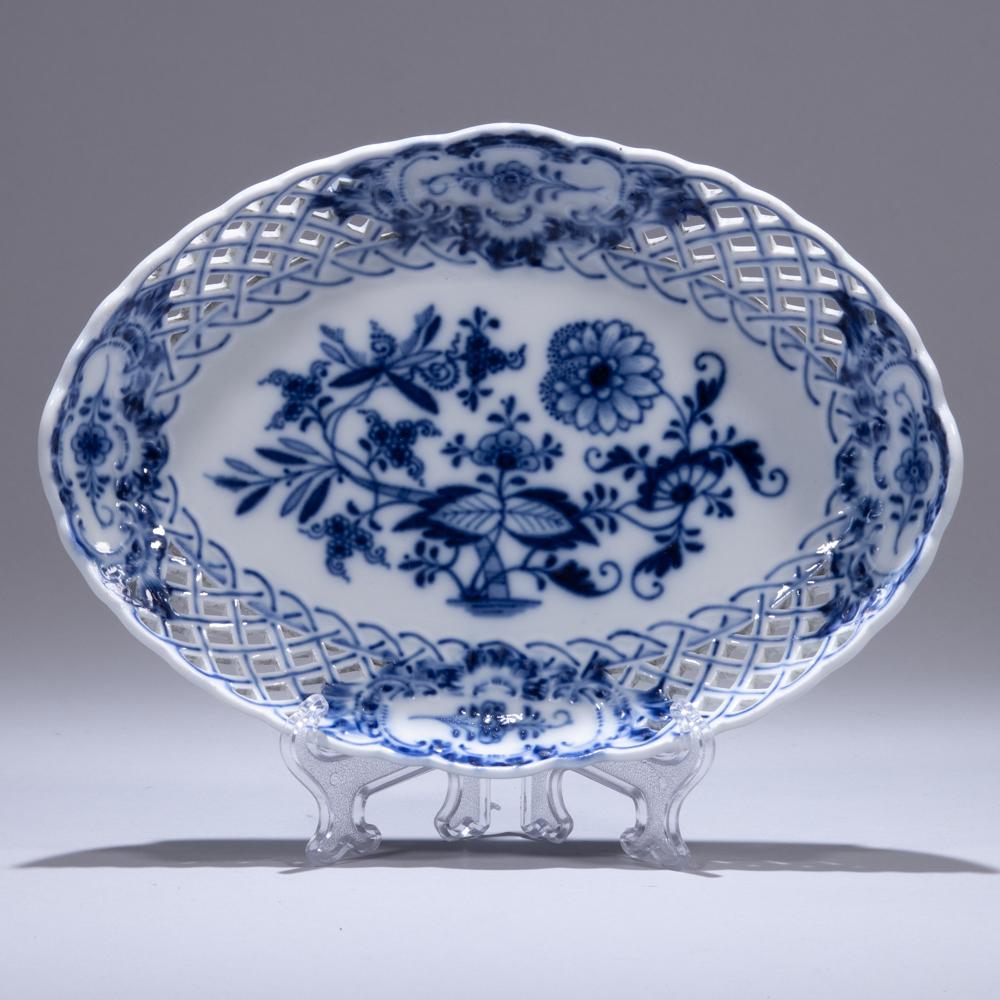 Meissen Porcelain Onion Pattern Reticulated Dish (1 of 6)
