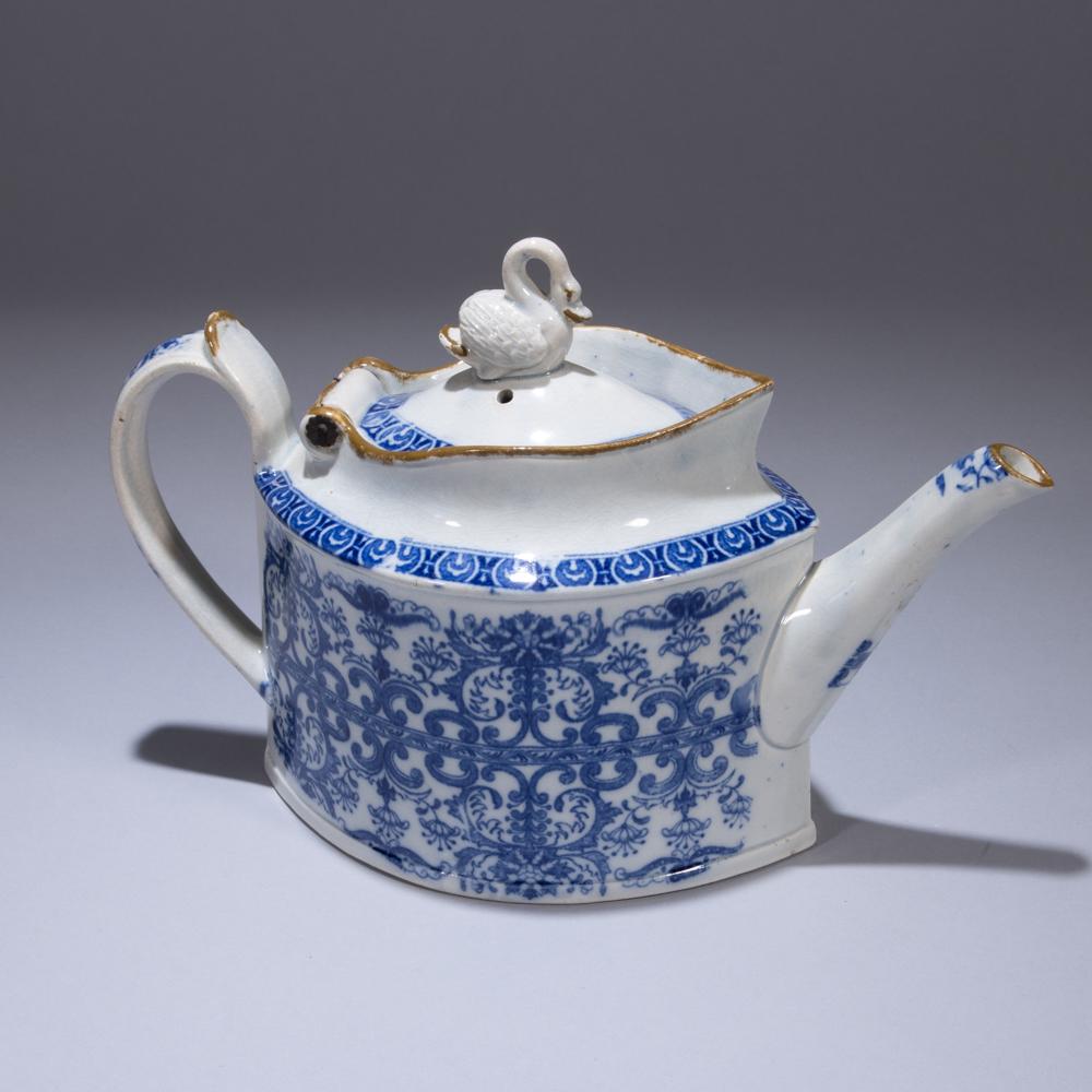 Bovey Tracey Porcelain Coffee Pot ca. 1780: 250 x 110 x 170mm. Please study all photographs carefully to get an accurate representation of the item. We offer in-house shipping internationally (US and rest of the world. Dispatched from the UK). 