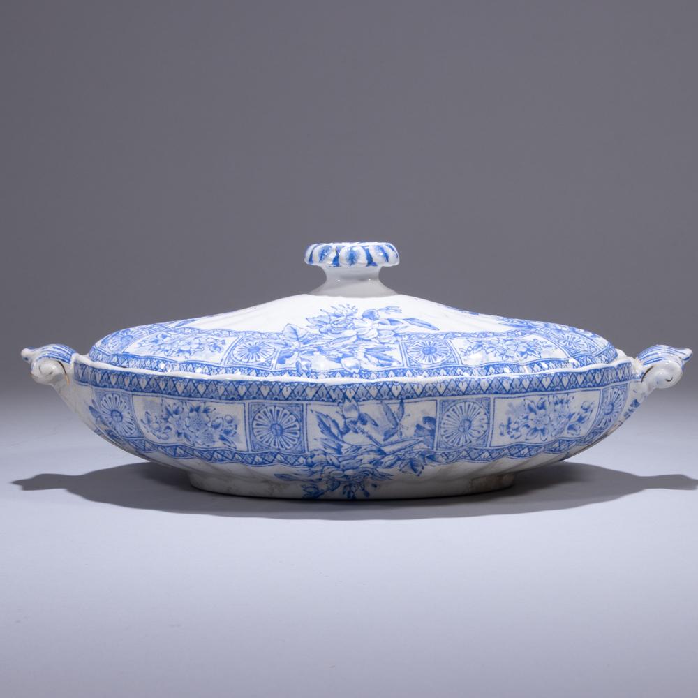 Aesthetic Movement Porcelain Tureen Blue & White: 340 x 190 x 120mm. Please study all photographs carefully to get an accurate representation of the item. We offer in-house shipping internationally (US and rest of the world. Dispatched from the UK). 