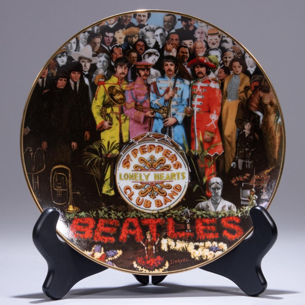The Beatles Certified Porcelain Plate "Sgt. Pepper": 210 x 210 x 25mm. Please study all photographs carefully to get an accurate representation of the item. We offer in-house shipping internationally (US and rest of the world. Dispatched from the UK). W
