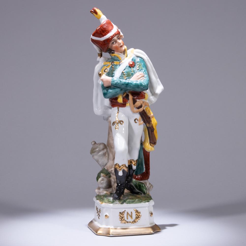 Capodimonte Porcelain Sculpture of Soldier Napoleon: 100 x 110 x 310mm. Please study all photographs carefully to get an accurate representation of the item. We offer in-house shipping internationally (US and rest of the world. Dispatched from the UK). 