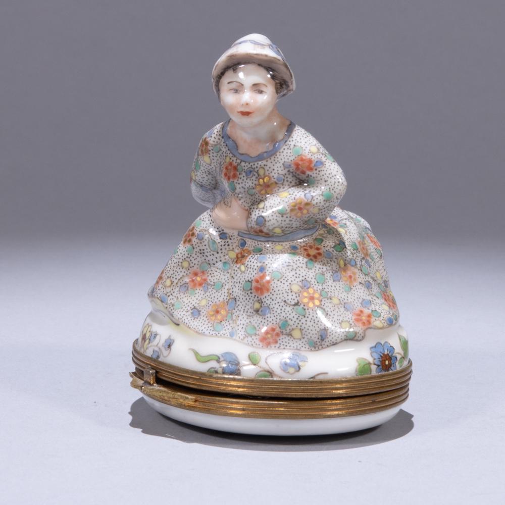 Porcelain Pillbox 19th Century: 70 x 65 x 80mm. Please study all photographs carefully to get an accurate representation of the item. We offer in-house shipping internationally (US and rest of the world. Dispatched from the UK). We