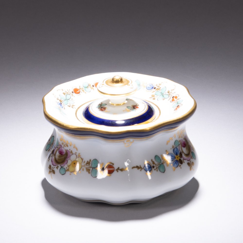 Meissen Porcelain Inkwell: 80 x 80 x 50mm. Please study all photographs carefully to get an accurate representation of the item. We offer in-house shipping internationally (US and rest of the world. Dispatched from the UK). We 