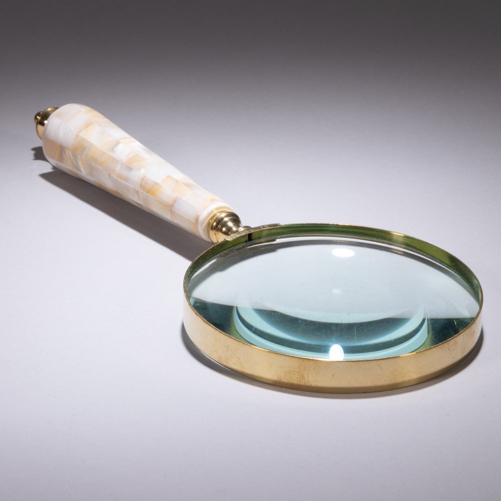 Mother of Pearl Magnifying Glass: 110 x 35 x 230 mm. Please study all photographs carefully to get an accurate representation of the item. We offer in-house shipping internationally (US and rest of the world. Dispatched from the UK). 