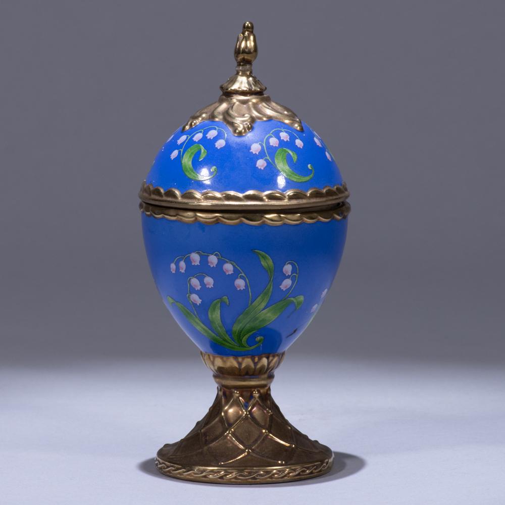 House of Faberge Musical Porcelain Egg - Sugarplum: 60 x 60 x 135mm. Please study all photographs carefully to get an accurate representation of the item. We offer in-house shipping internationally (US and rest of the world. Dispatched from the UK). We
