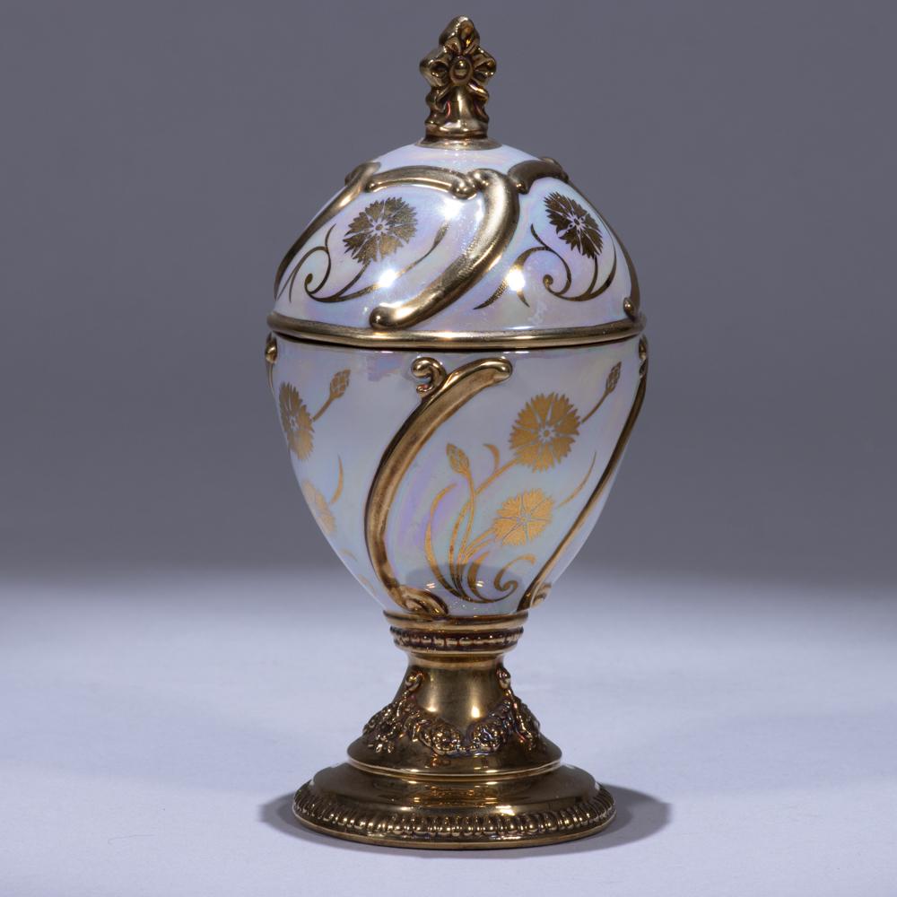 House of Faberge Musical Porcelain Egg - Romeo & Juliet: 60 x 60 x 135mm. Please study all photographs carefully to get an accurate representation of the item. We offer in-house shipping internationally (US and rest of the world. Dispatched from the UK). We