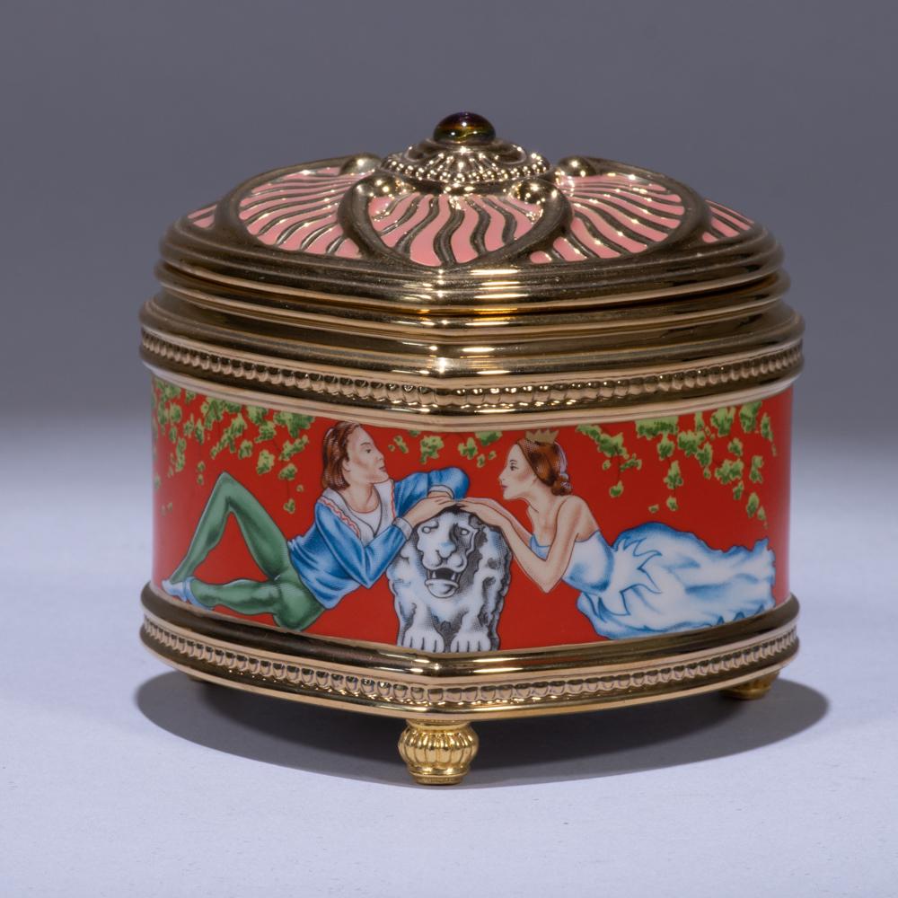 House of Faberge Musical Porcelain Box "Raymonda": 90 x 75 x 85mm. Please study all photographs carefully to get an accurate representation of the item. We offer in-house shipping internationally (US and rest of the world. Dispatched from the UK). We 