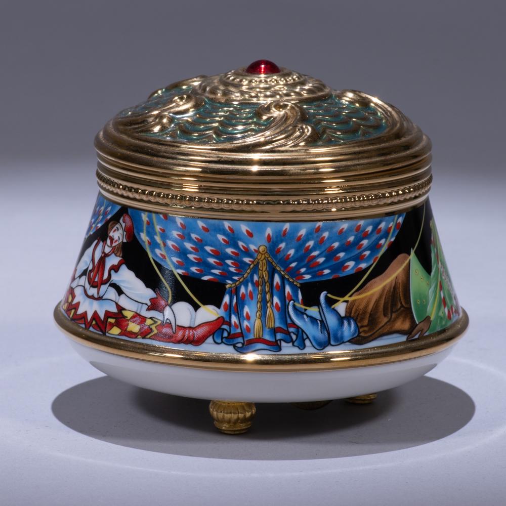 House of Faberge Musical Porcelain Box "Petrouchka": 90 x 90 x 80mm. Please study all photographs carefully to get an accurate representation of the item. We offer in-house shipping internationally (US and rest of the world. Dispatched from the UK). We 