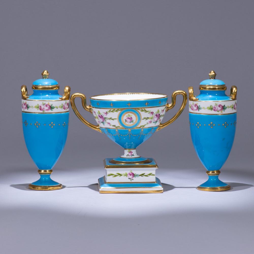 Minton Porcelain Miniature Vases Centrepiece ca. 1850: 150 x 100 x 140mm. Please study all photographs carefully to get an accurate representation of the item. We offer in-house shipping internationally (US and rest of the world. Dispatched from the UK). 