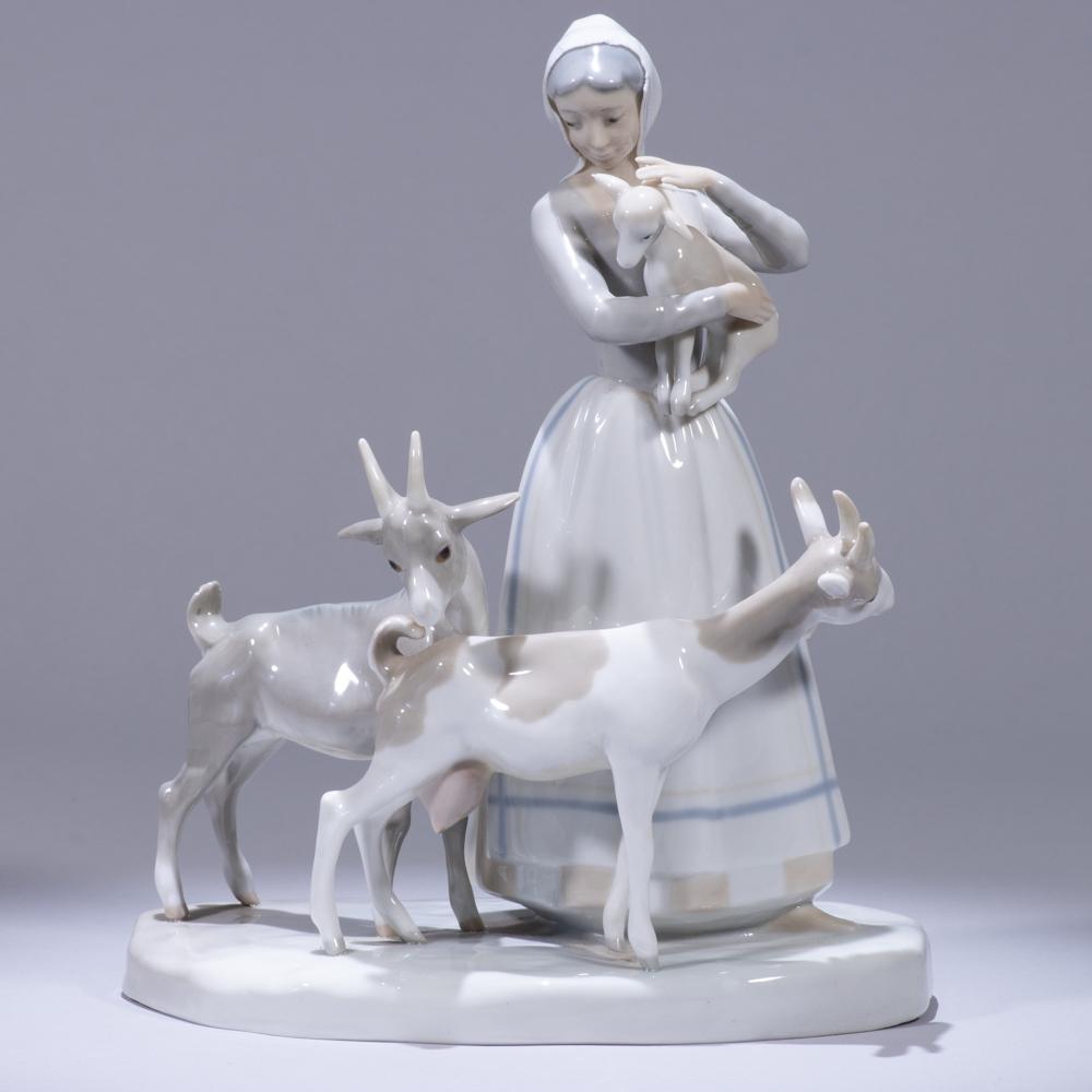 Lladro Porcelain Sculpture Shepherdess #1001 (1 of 7)