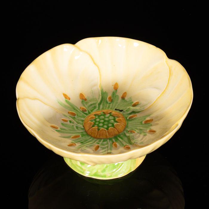 Carlton Ware Porcelain Dish: Please study all photographs carefully to get an accurate representation of the item. We offer in-house shipping internationally (US and rest of the world. Dispatched from the UK). We aim to ship all