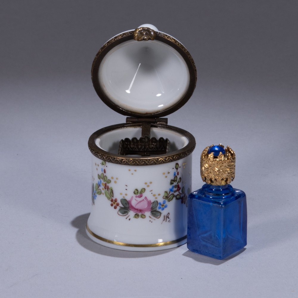 Limoges Porcelain Perfume Flacon Box: Please study all photographs carefully to get an accurate representation of the item. We offer in-house shipping internationally (US and rest of the world. Dispatched from the UK). We aim to ship all