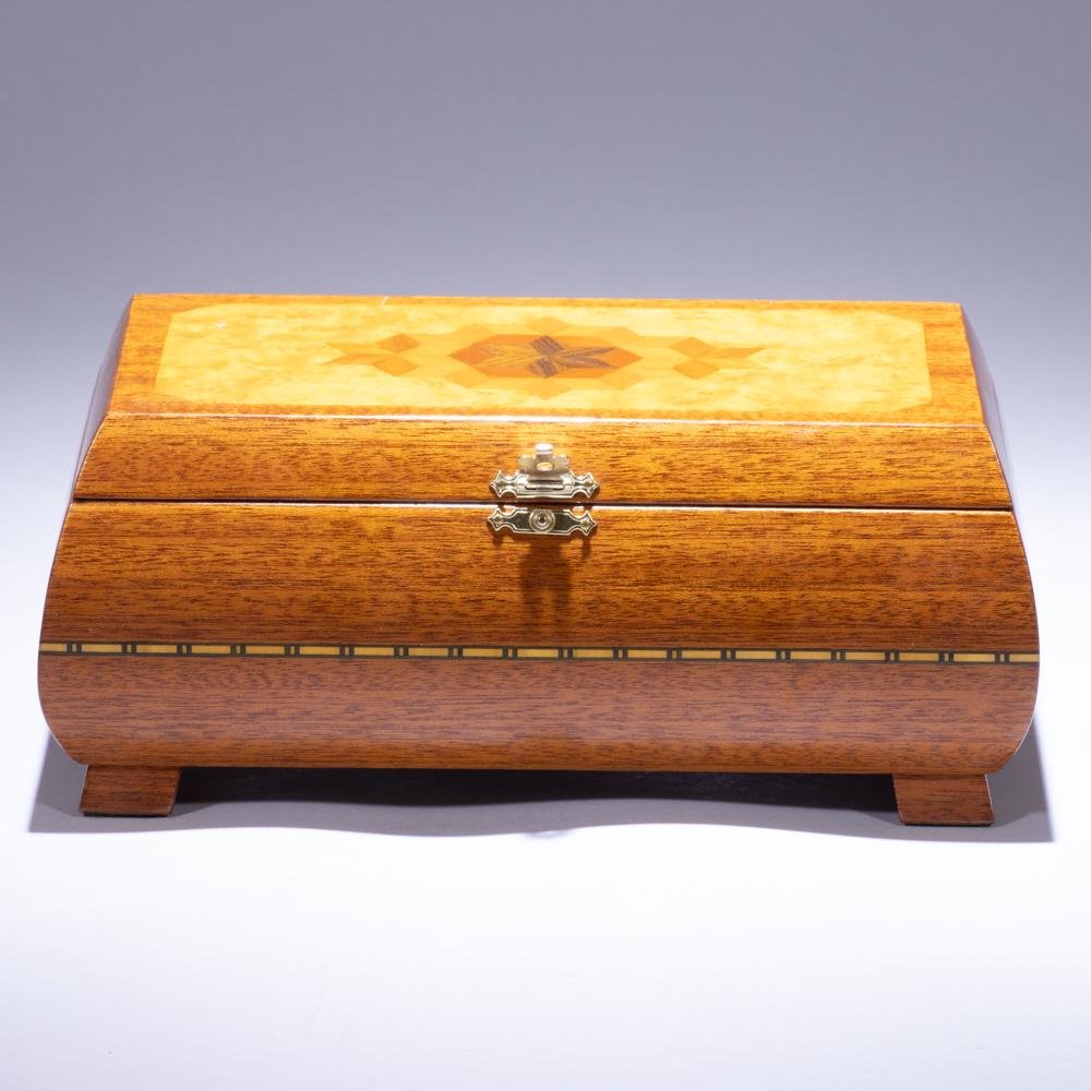 Inlaid Wooden Jewellery Box: Please study all photographs carefully to get an accurate representation of the item. We offer in-house shipping internationally (US and rest of the world. Dispatched from the UK). We aim to ship all 