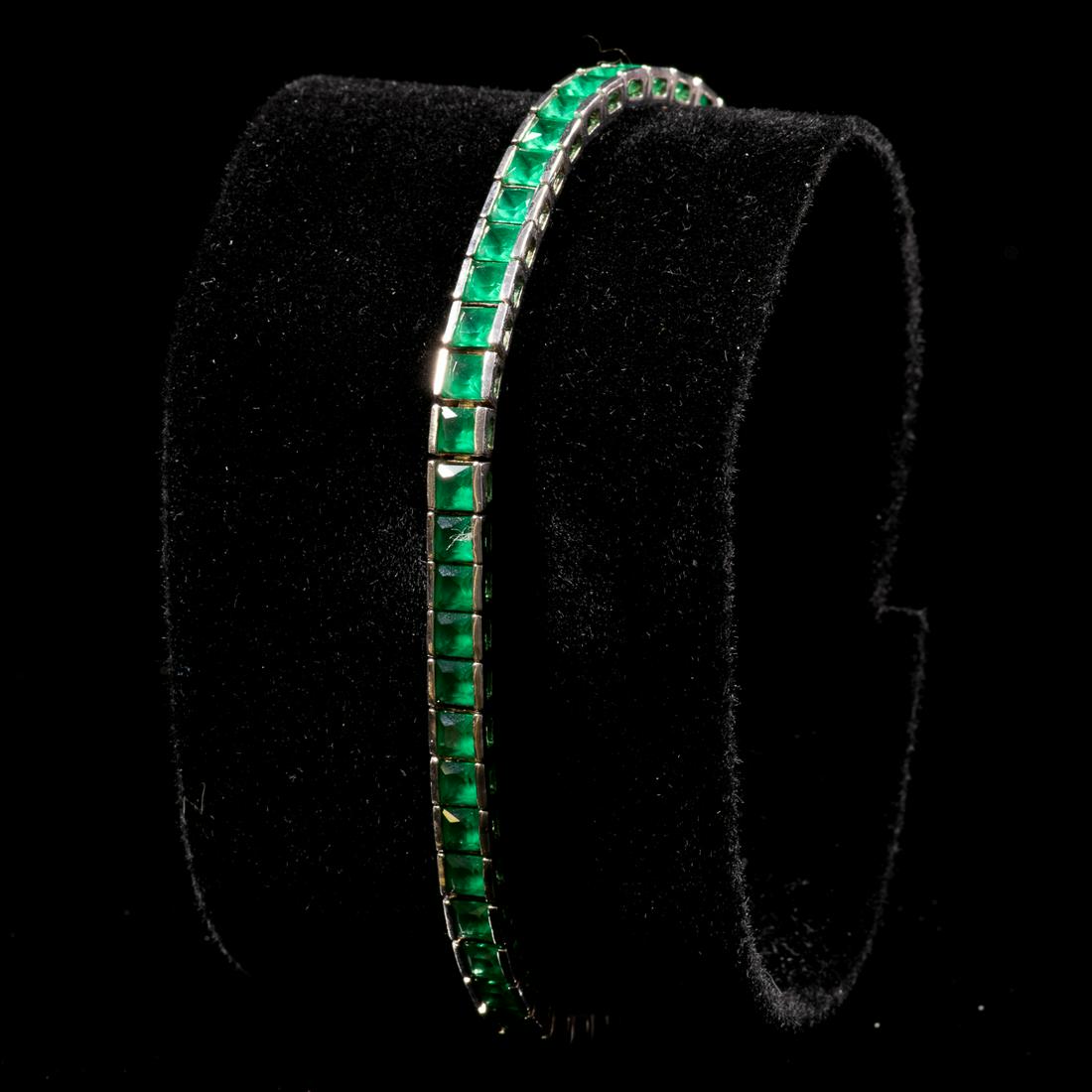 9.18ct Emerald Silver Tennis Bracelet: Please study all photographs carefully to get an accurate representation of the item. We offer in-house shipping internationally (US and rest of the world. Dispatched from the UK). We aim to ship all 