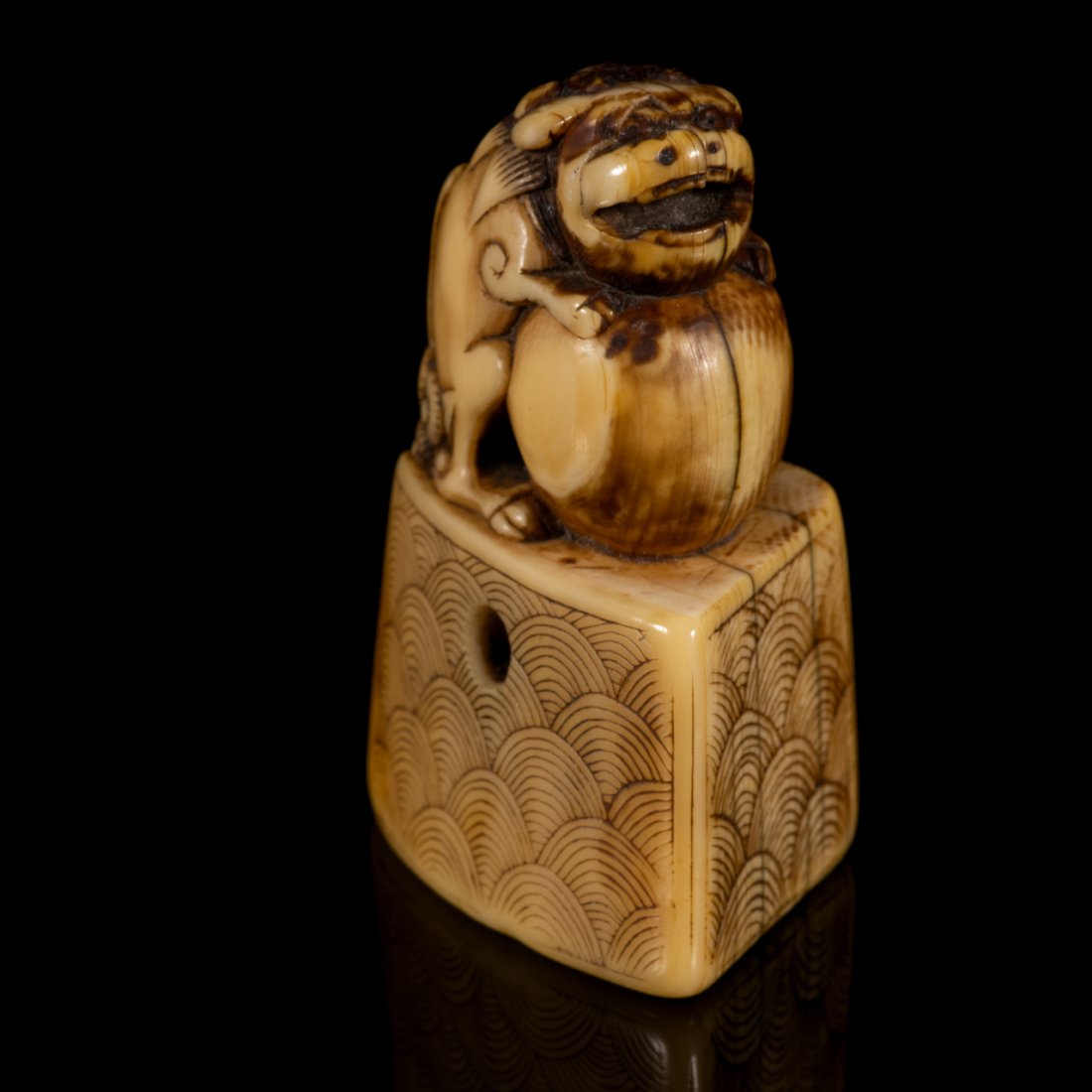 Japanese Shishi Netsuke 18th Century: Good for export.