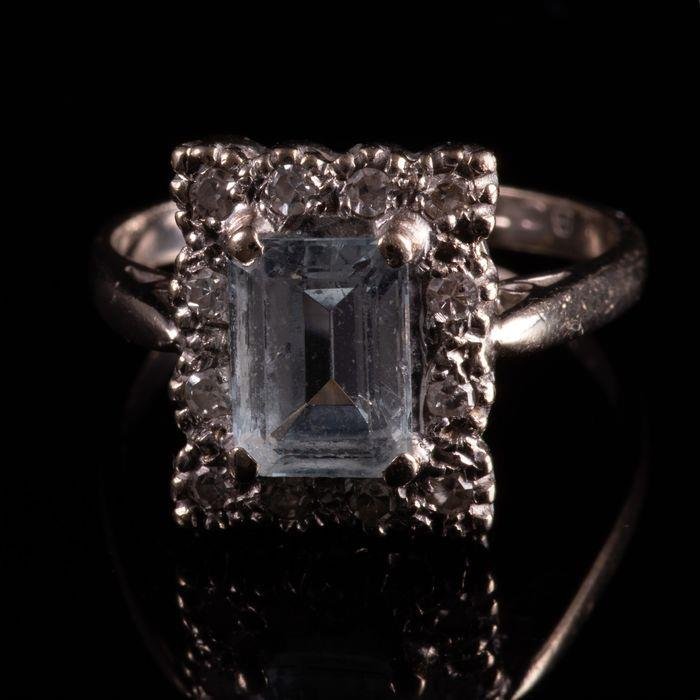 18 kt. Gold 1.40 ct Aquamarine & Diamond Ring: Set with central emerald-cut quality aquamarine stone, surrounded with 12x 8 cut diamonds. 0.35ct combined diamond weight, VS2 H-I. 5.62 grams, 17mm. 5.62 grams, 17mm finger size.