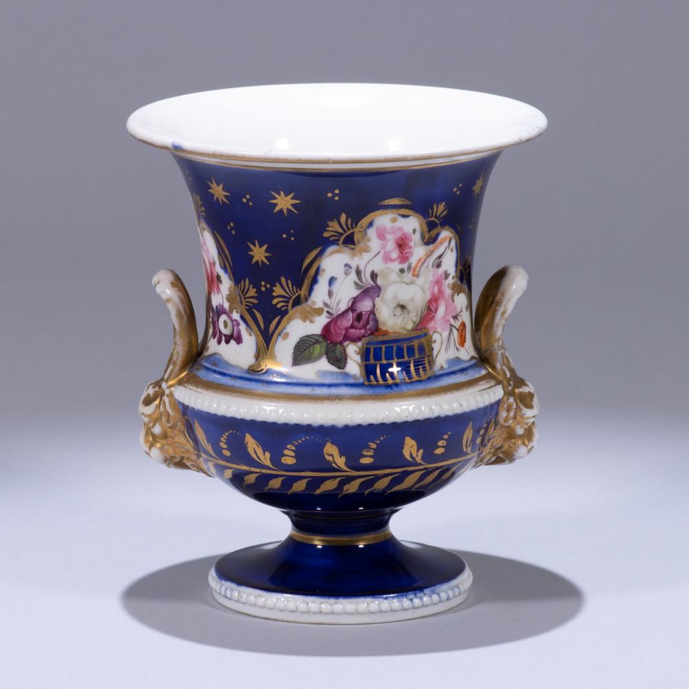 Crown Derby Porcelain Urn ca. 1850: 110 x 110 x 125mm. Please study all photographs carefully to get an accurate representation of the item. We offer in-house shipping internationally (US and rest of the world. Dispatched from the UK). 