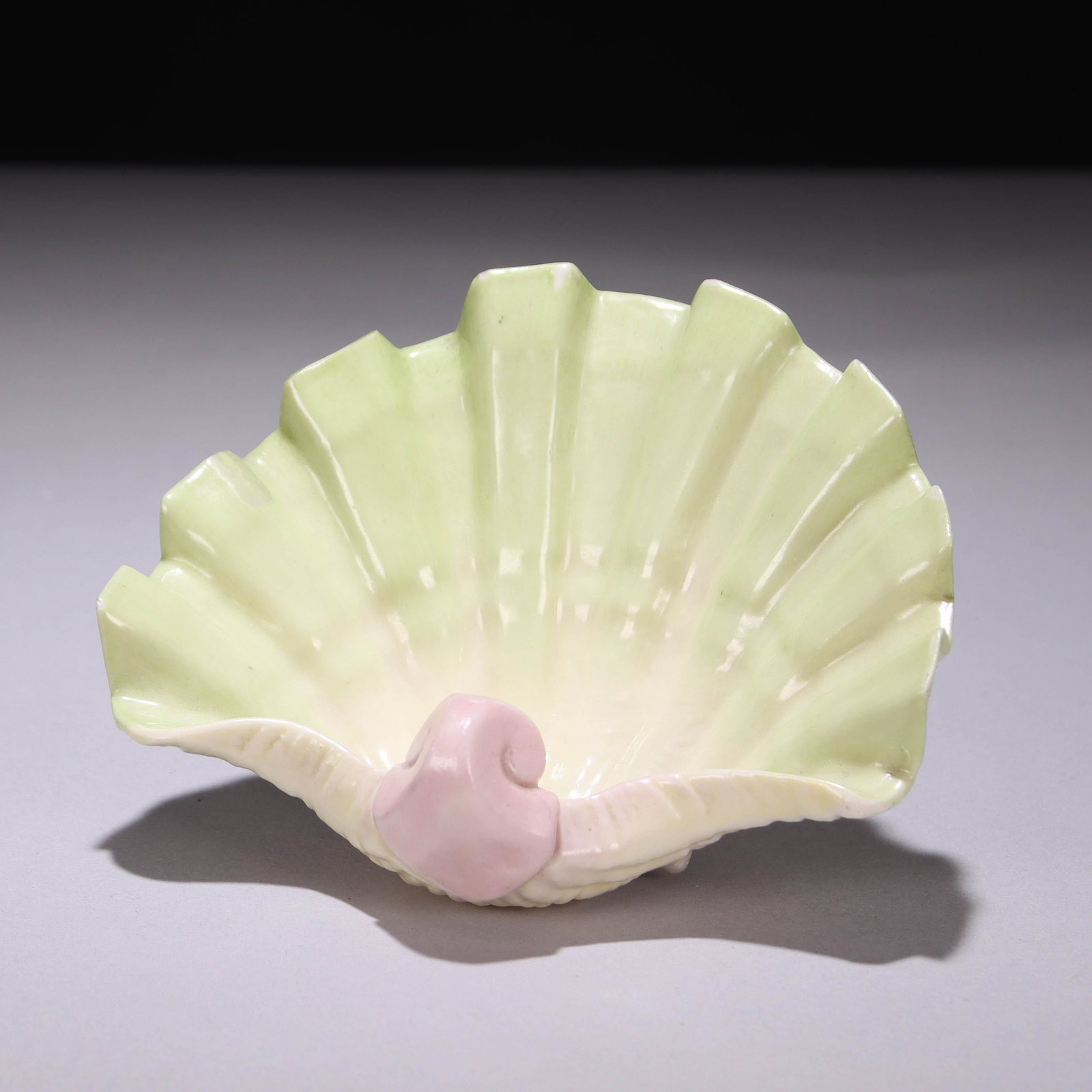 Royal Worcester Shell Porcelain Bowl 19th Century: We offer in-house international shipping - following the auction end, we will send you an easy payment link. We aim to ship within 3-5 working days of receiving your payment. Please study all photogra