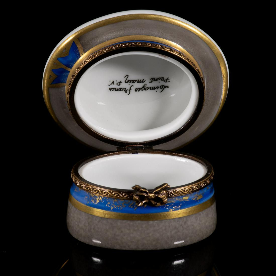 Limoges Fine Porcelain Trinket Pill Box: We offer in-house international shipping - following the auction end, we will send you an easy payment link. We aim to ship within 3-5 working days of receiving your payment. Please study all photogra