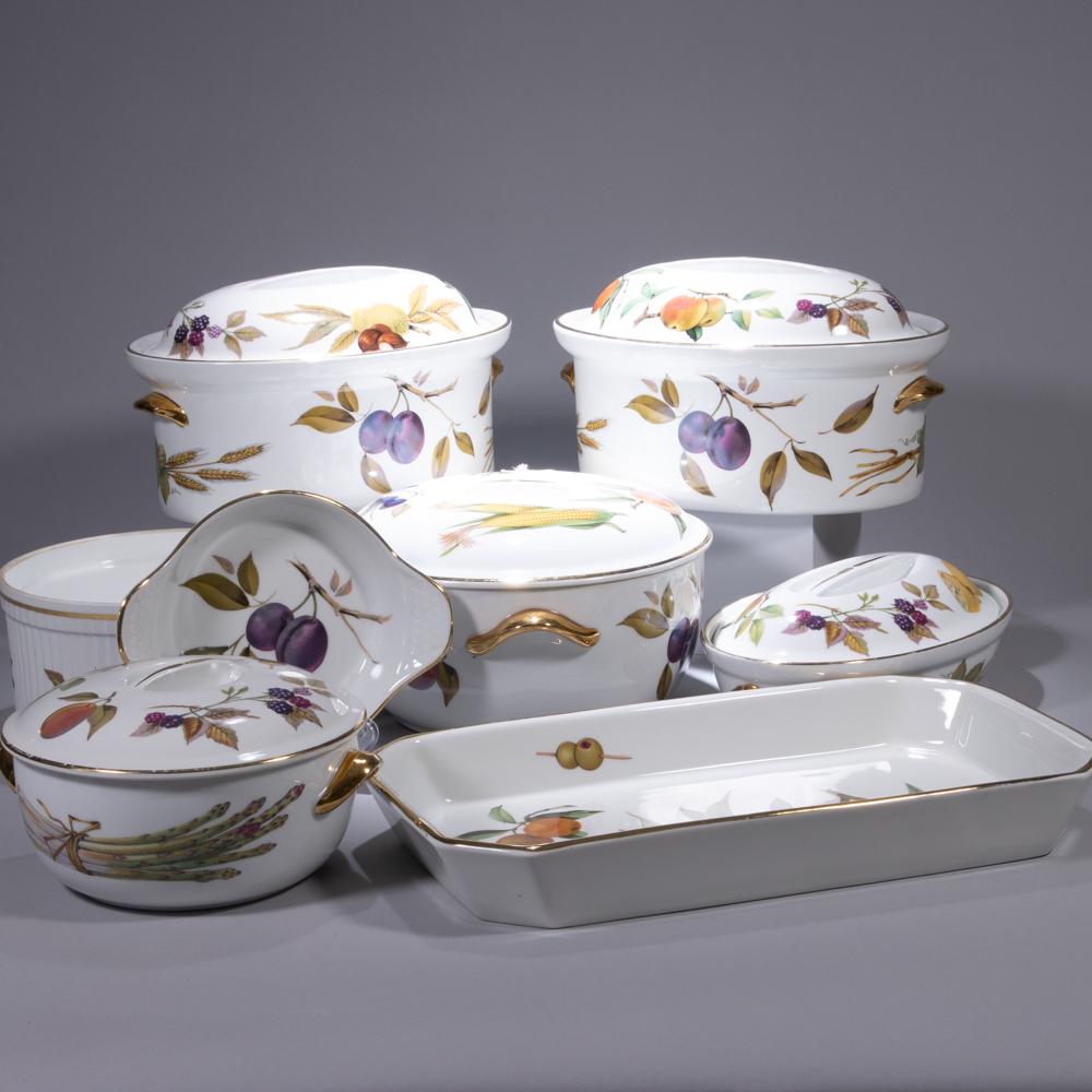 8x Piece Royal Worcester Porcelain Evesham Service: Please study all photographs carefully to get an accurate representation of the item. Please message us for information on dimensions/condition report. We offer in-house shipping internationally (US a