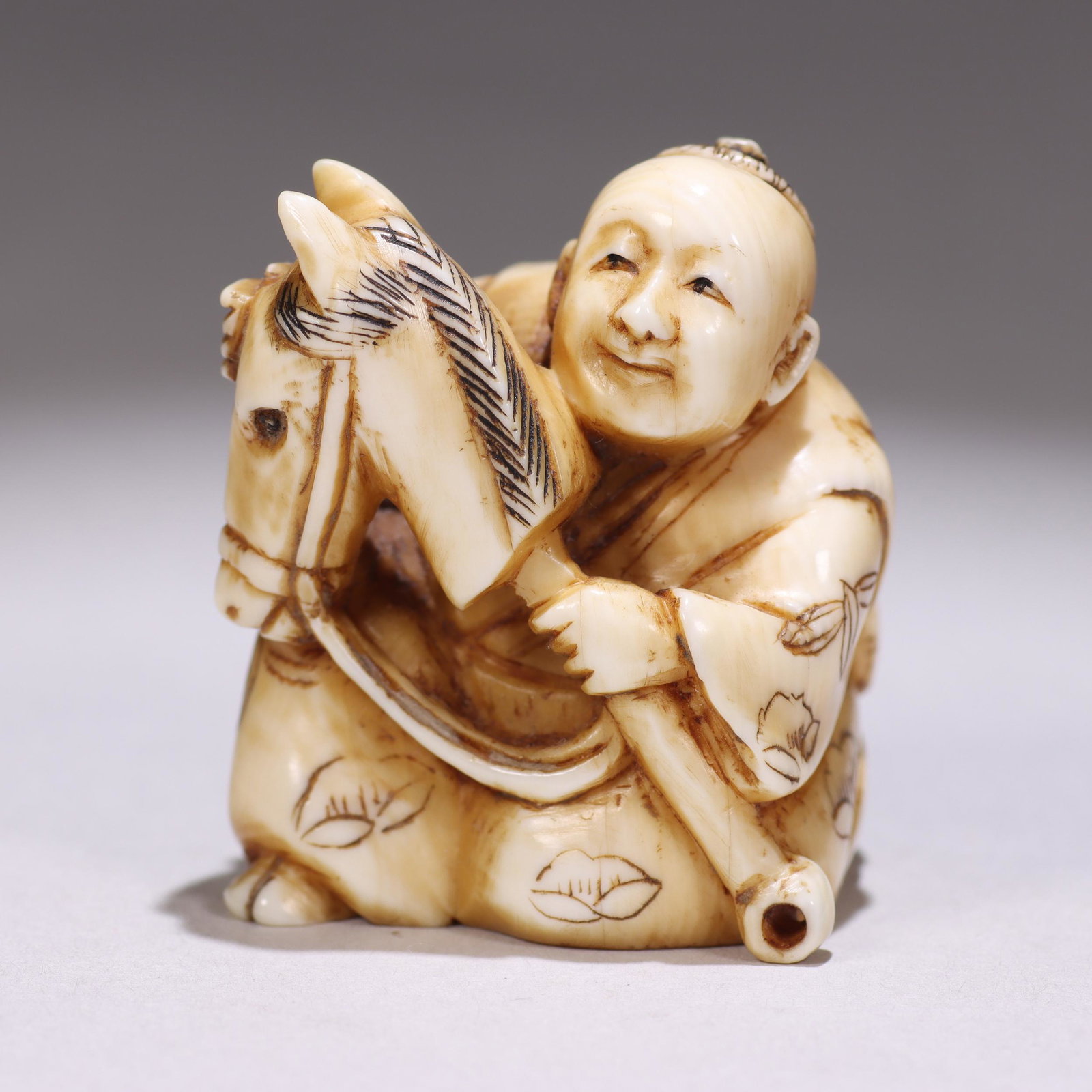 Japanese Signed Edo Netsuke Figure: Please study all photographs carefully to get an accurate representation of the item. Please message us for information on dimensions/condition report. We offer in-house shipping internationally (US a