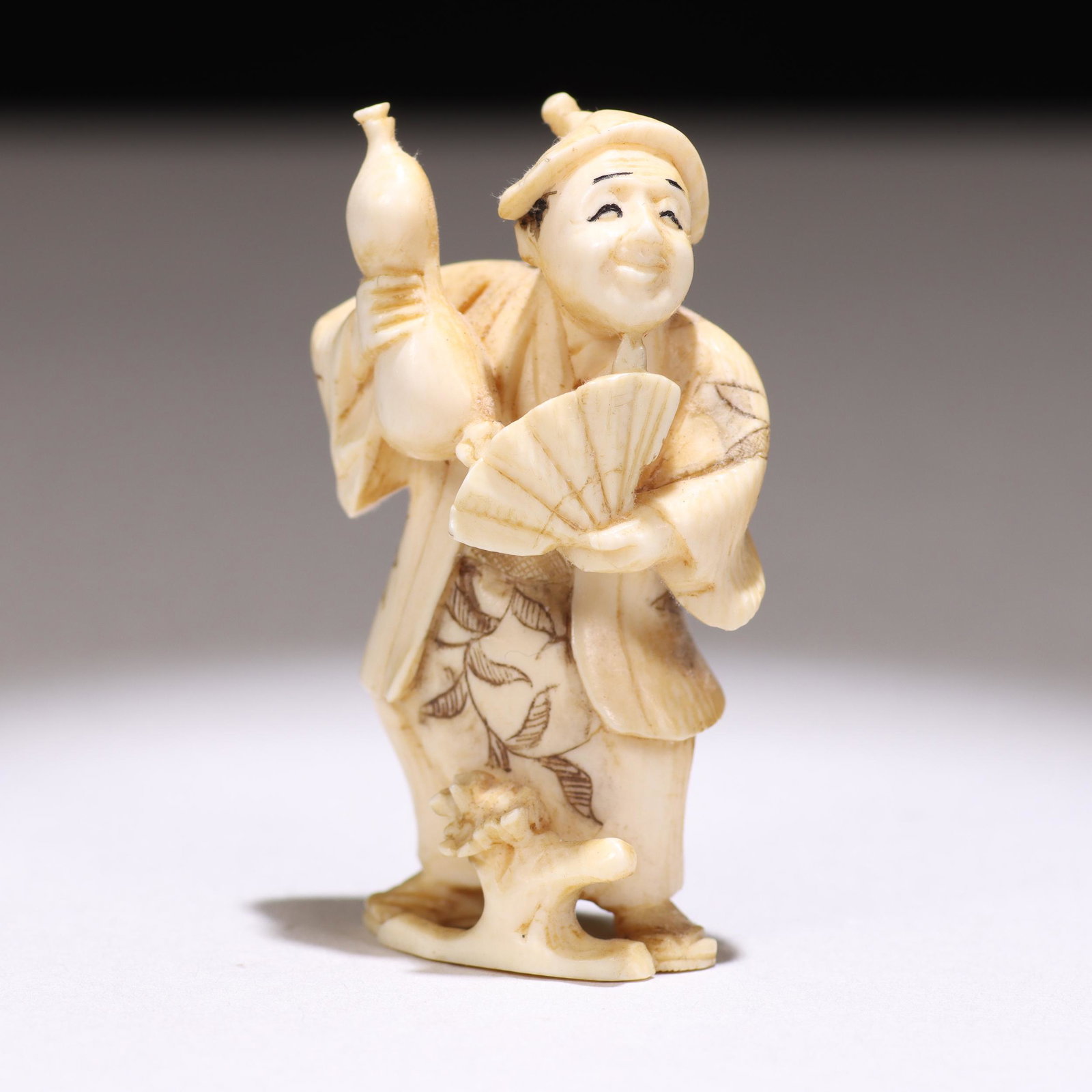 Japanese Edo Netsuke Figure: Please study all photographs carefully to get an accurate representation of the item. Please message us for information on dimensions/condition report. We offer in-house shipping internationally (US a
