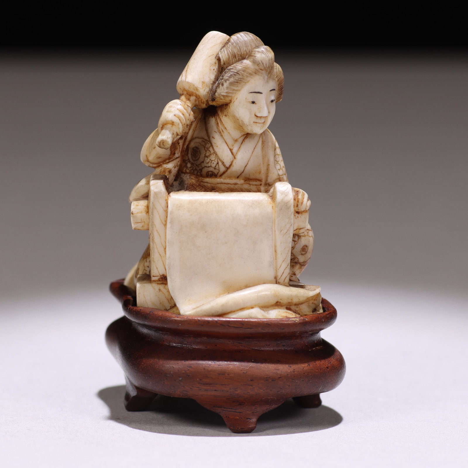 Japanese Signed Edo Netsuke Figure: Please study all photographs carefully to get an accurate representation of the item. Please message us for information on dimensions/condition report. We offer in-house shipping internationally (US a