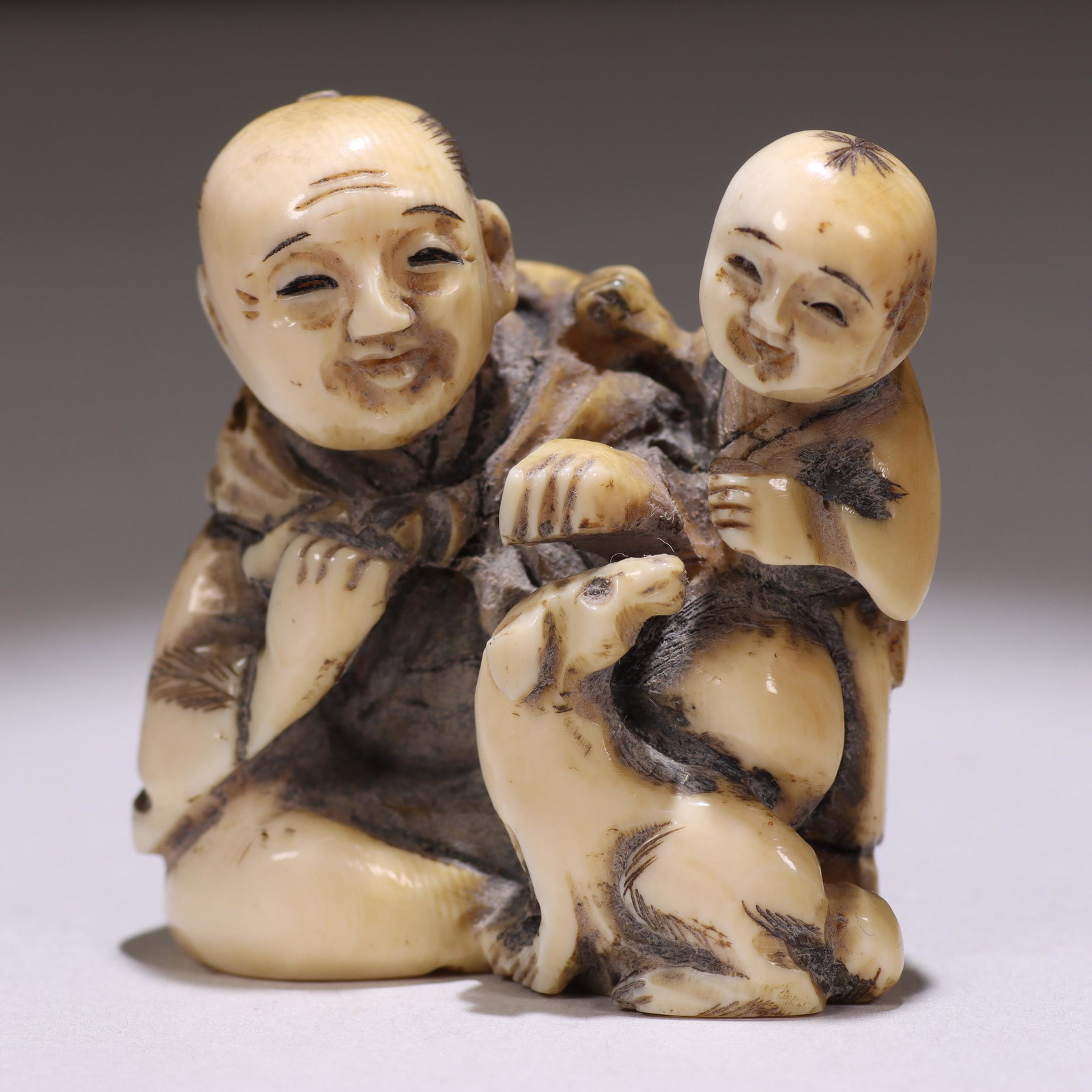 Japanese Signed Edo Netsuke Figure: Please study all photographs carefully to get an accurate representation of the item. Please message us for information on dimensions/condition report. We offer in-house shipping internationally (US a