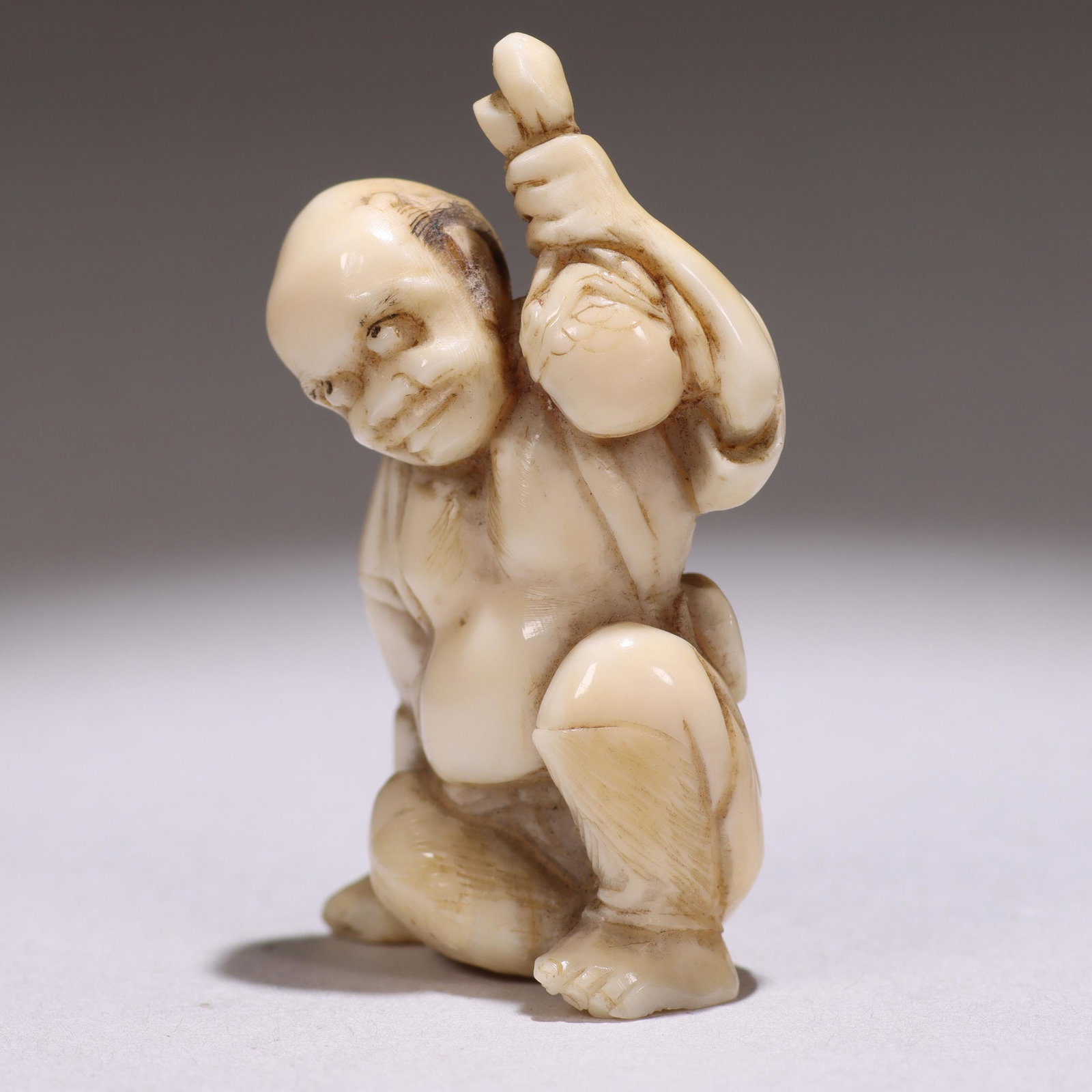 Japanese Edo Netsuke Figure: Please study all photographs carefully to get an accurate representation of the item. Please message us for information on dimensions/condition report. We offer in-house shipping internationally (US a