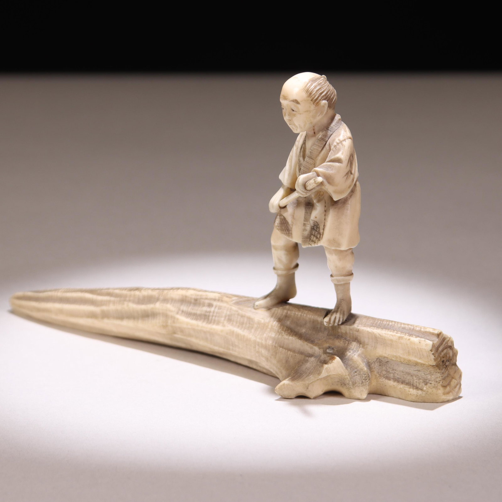 Japanese Signed Edo Netsuke Figure: Please study all photographs carefully to get an accurate representation of the item. Please message us for information on dimensions/condition report. We offer in-house shipping internationally (US a