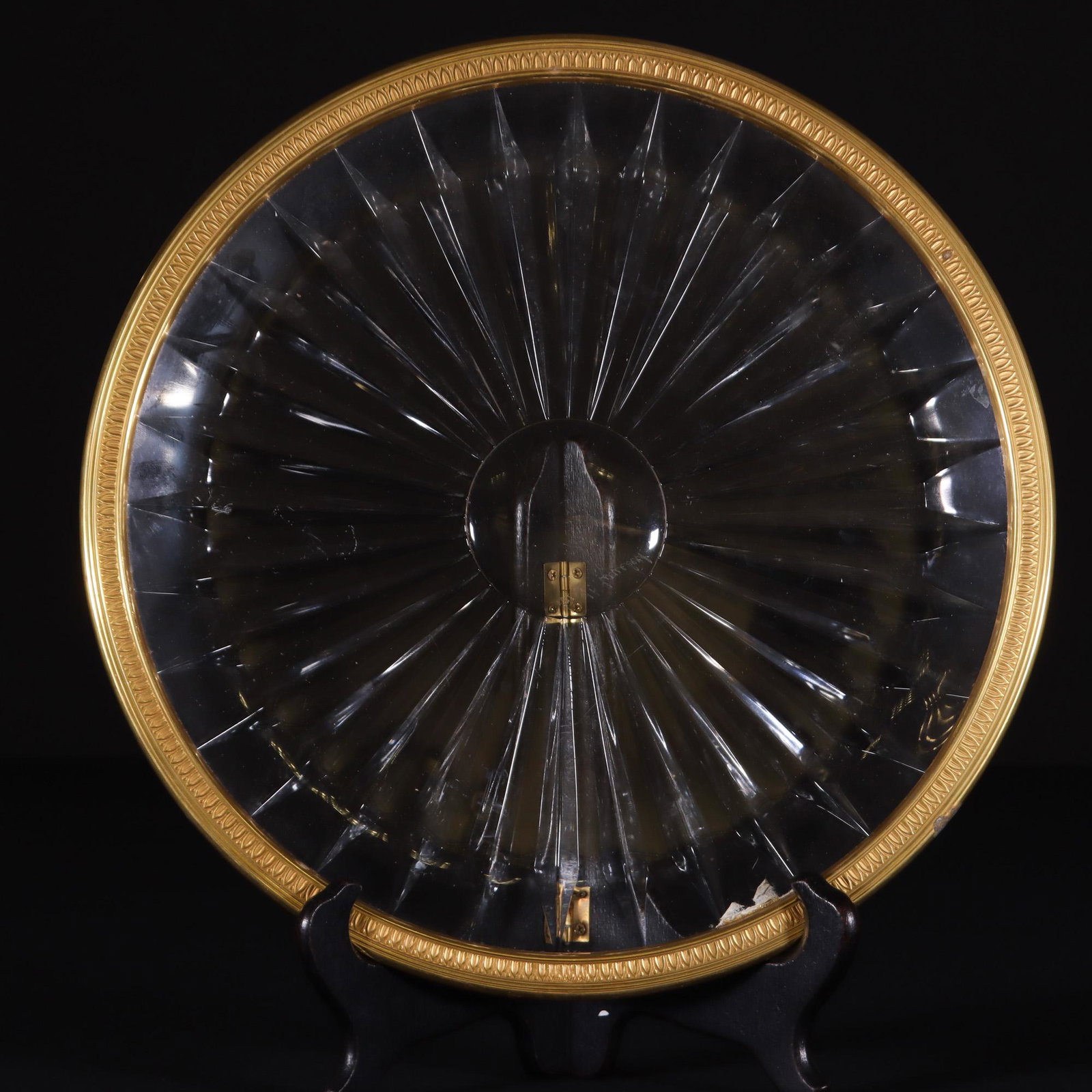 Val Saint Lambert Fine Crystal Glass Circular Tray: Please study all photographs carefully to get an accurate representation of the item. Please message us for information on dimensions/condition report. We offer in-house shipping internationally (US a