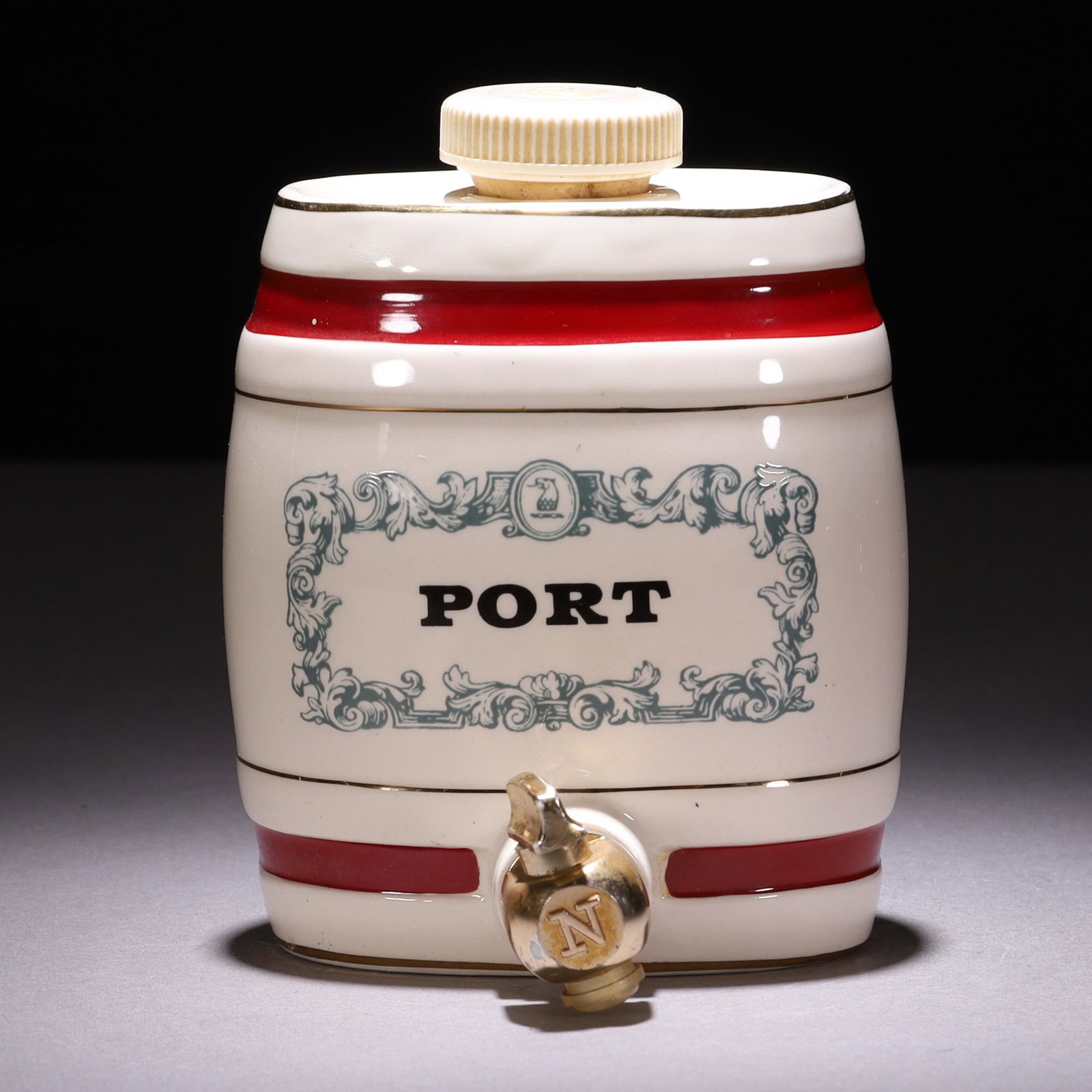Wade Pottery Port Decanter: MEASURING APPROX 10.5 X 6.5 X 13.7CM. Please carefully study all photographs to get an accurate idea of the object. In good condition, as seen. Shipping is in-house and we ship internationally to US a