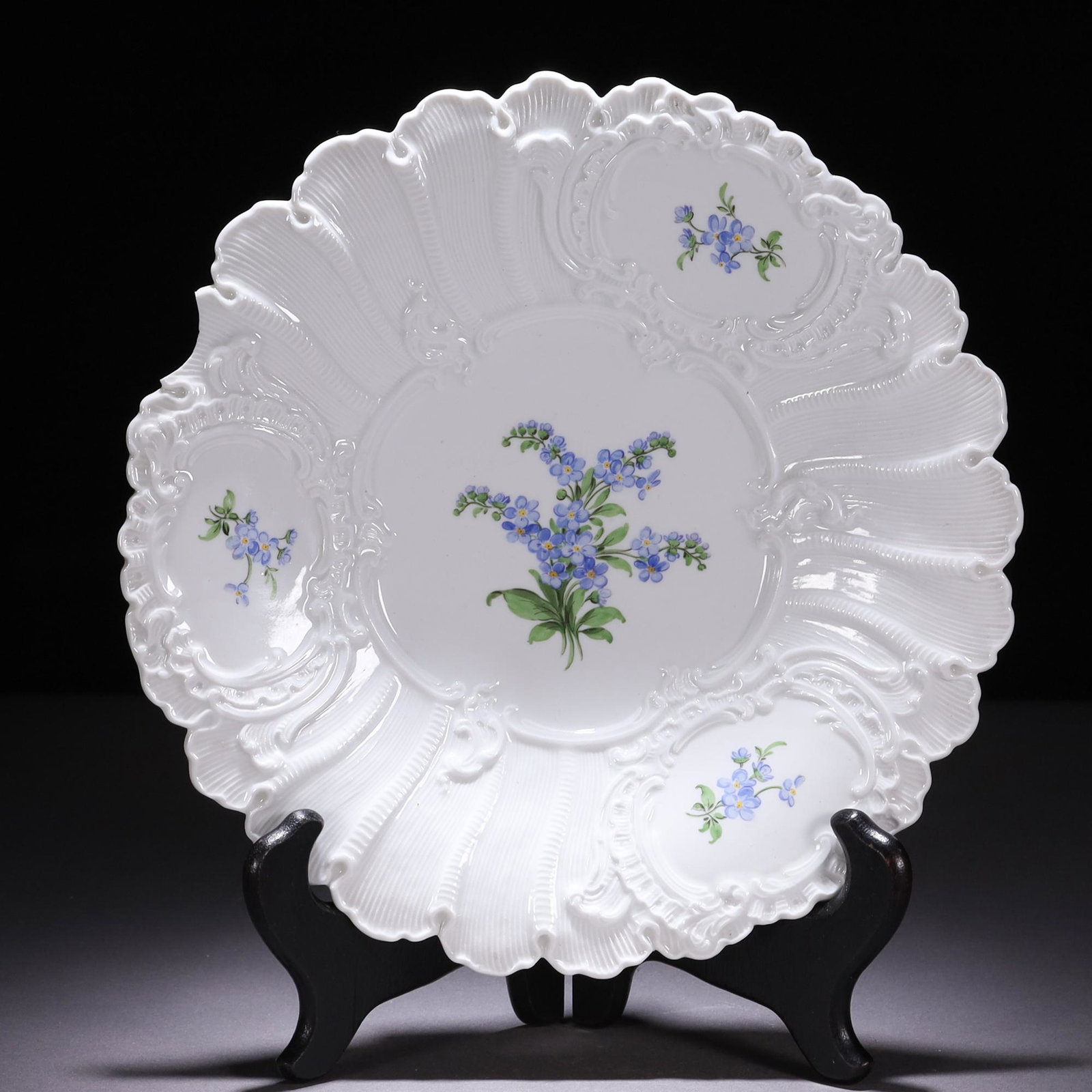 Meissen Fine Porcelain Relief Plate: MEASURING APPROX 23.5CM. Please carefully study all photographs to get an accurate idea of the object. In good condition, as seen. Shipping is in-house and we ship internationally to US and rest of th