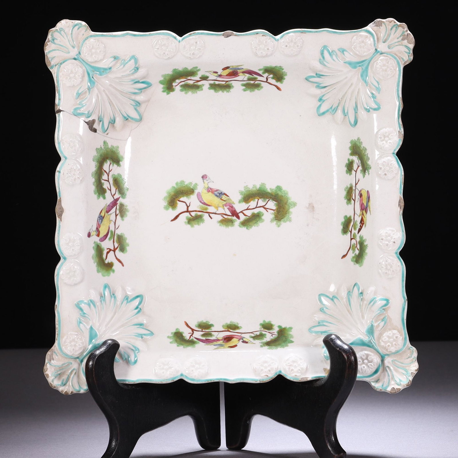 18th Century Georgian Pearlware Dish: MEASURING APPROX 21 X 21CM. Please carefully study all photographs to get an accurate idea of the object. In good condition, as seen. Shipping is in-house and we ship internationally to US and rest of