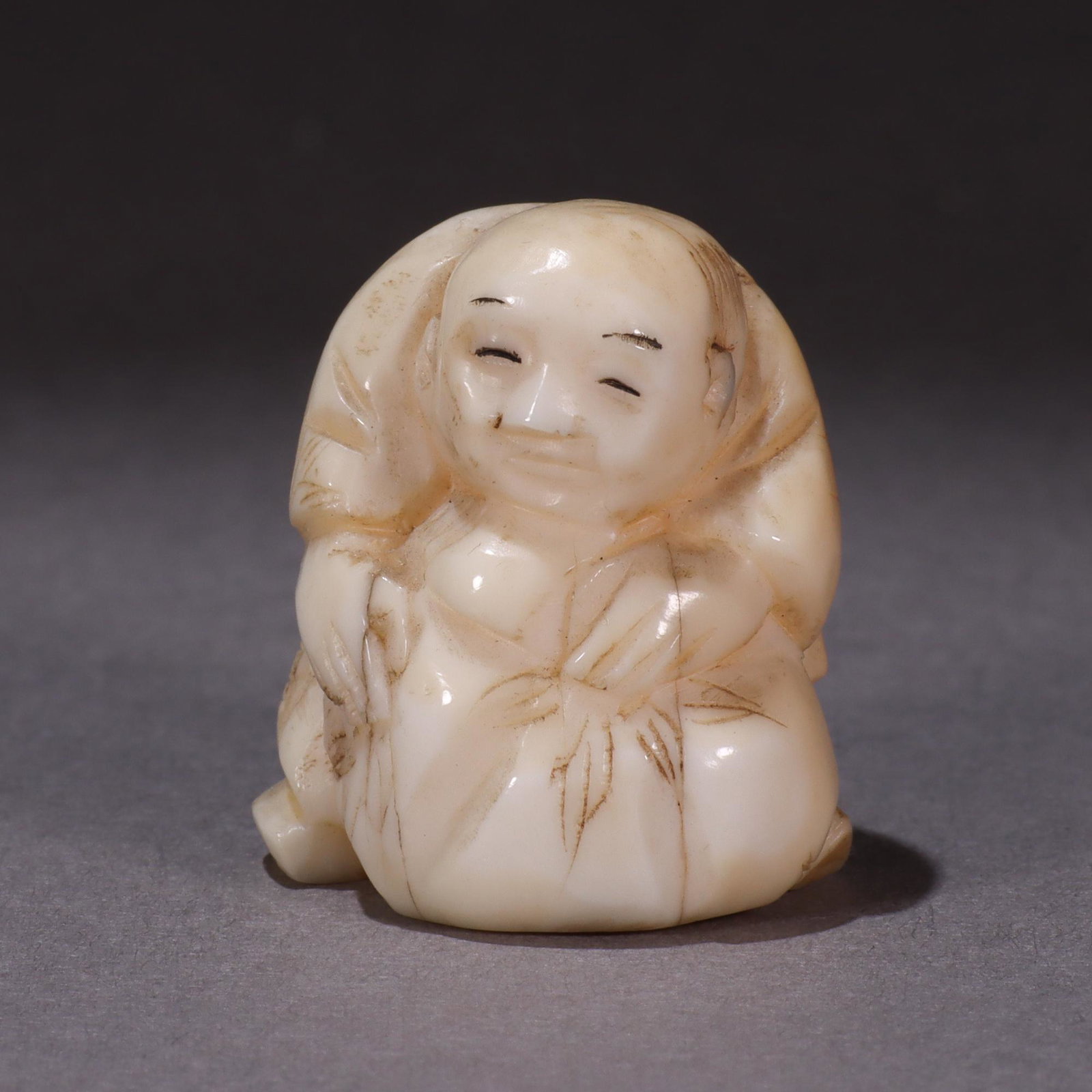 Japanese Meiji Netsuke: MEASURING APPROX 2.7 X 2.2CM. Please carefully study all photographs to get an accurate idea of the object. In good condition, as seen. Shipping is in-house and we ship internationally to US and rest 