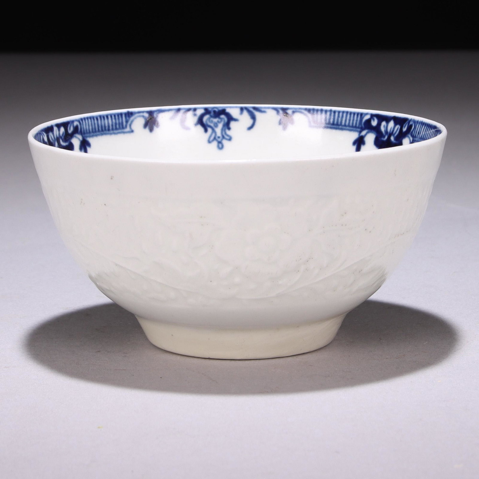 Royal Worcester 18th Century Blue & White Tea bowl: MEASURING APPROX 10 X 5CM. Please study all photographs carefully to get an accurate representation of the item. We offer in-house shipping internationally (US and rest of the world. Dispatched from t