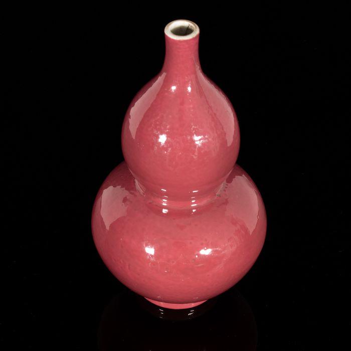 Sang de Boeuf Chinese Porcelain Vase: Please study all photographs carefully to get an accurate representation of the item. Please message us for information on dimensions/condition report. We offer in-house shipping internationally (US a