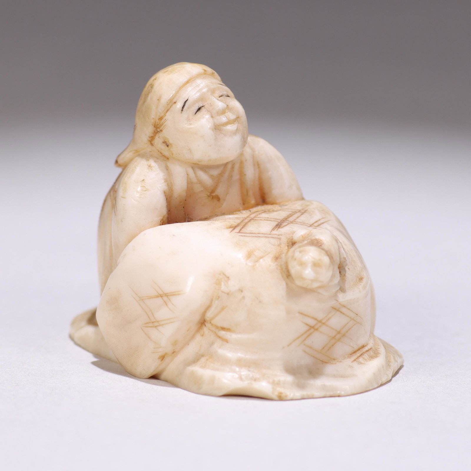 Japanese Fine Meiji Netsuke Figure: Please study all photographs carefully to get an accurate representation of the item. Please message us for information on dimensions/condition report. We offer in-house shipping internationally (US a