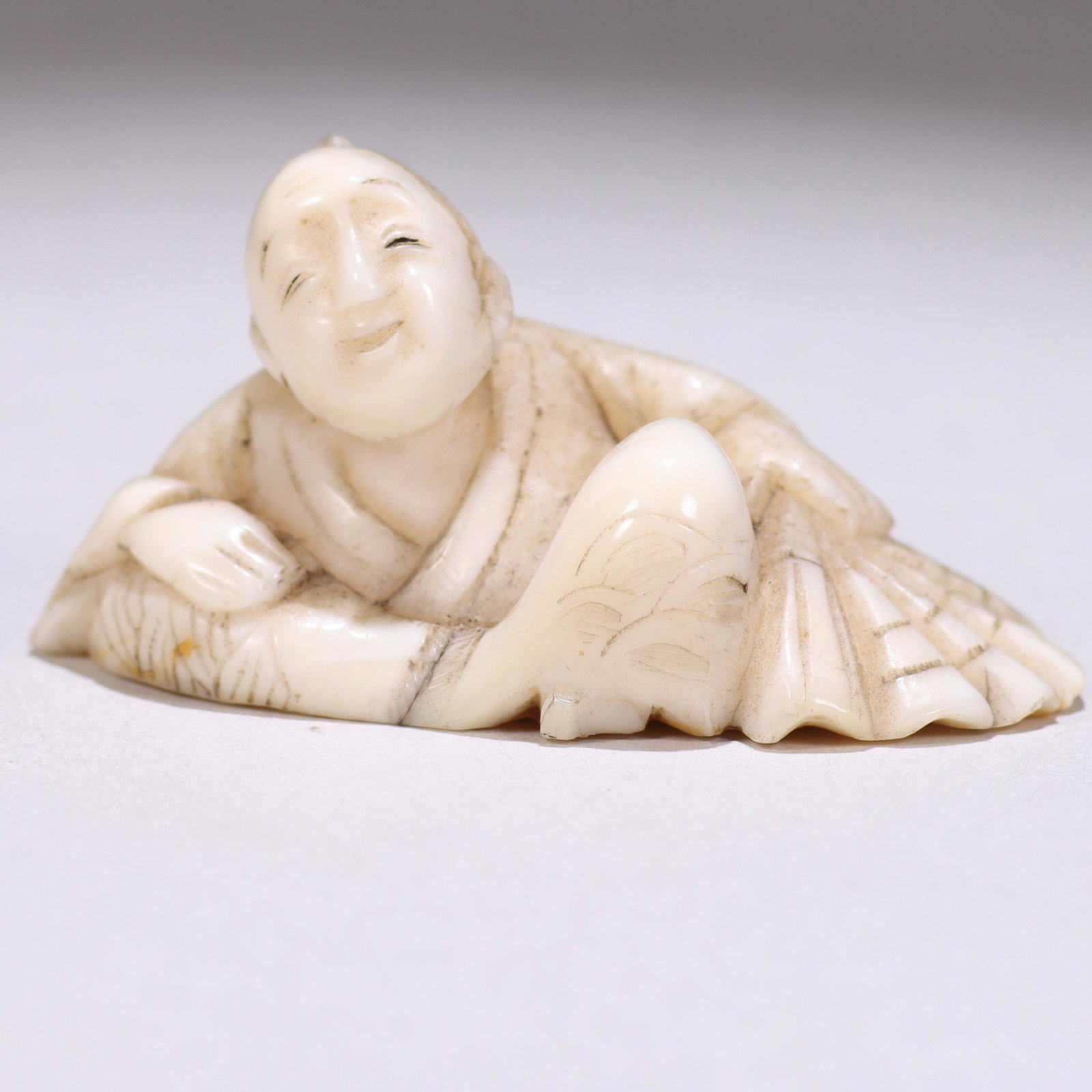 Japanese Fine Meiji Netsuke Figure: Please study all photographs carefully to get an accurate representation of the item. Please message us for information on dimensions/condition report. We offer in-house shipping internationally (US a