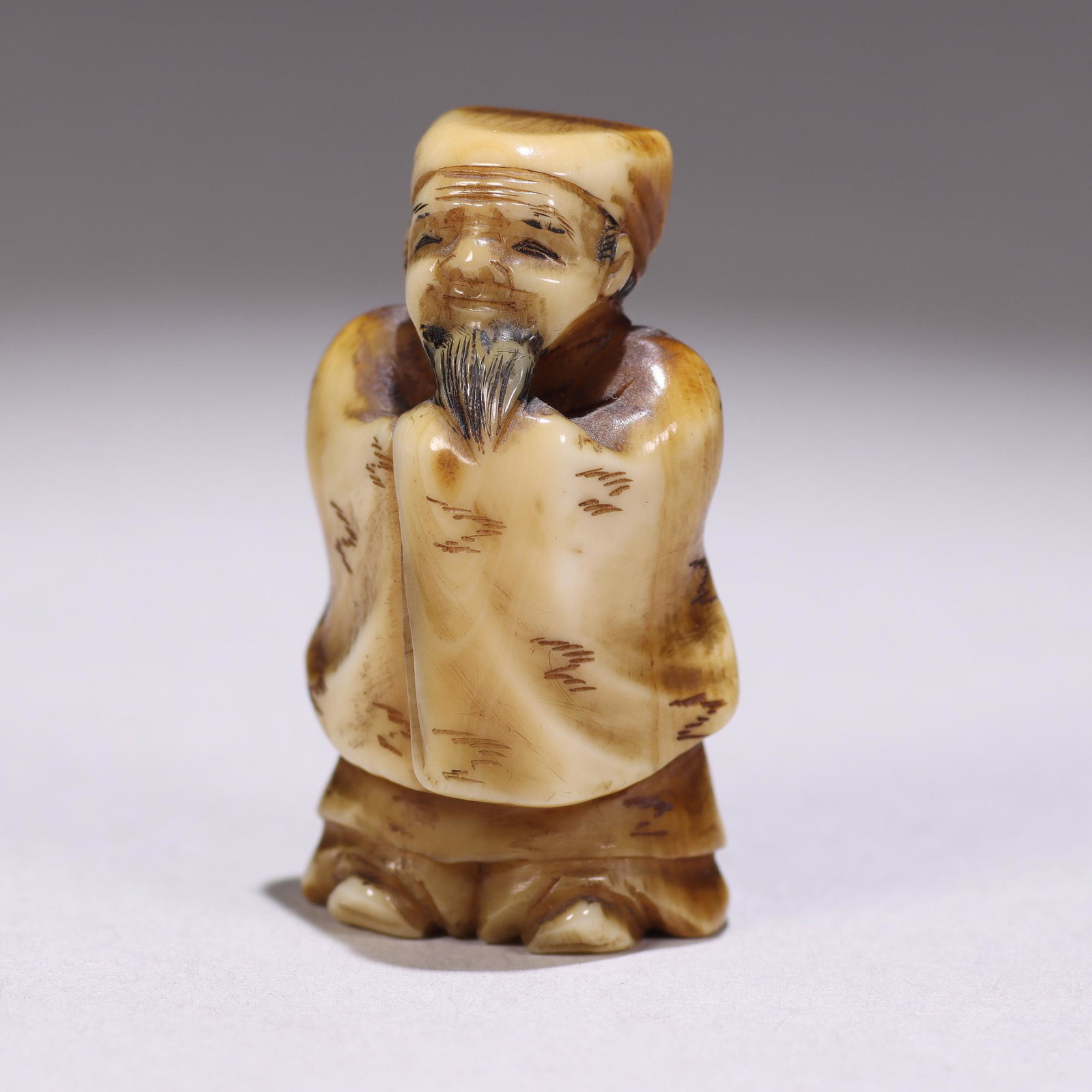 Japanese Edo Netsuke Figure: Please study all photographs carefully to get an accurate representation of the item. Please message us for information on dimensions/condition report. We offer in-house shipping internationally (US a