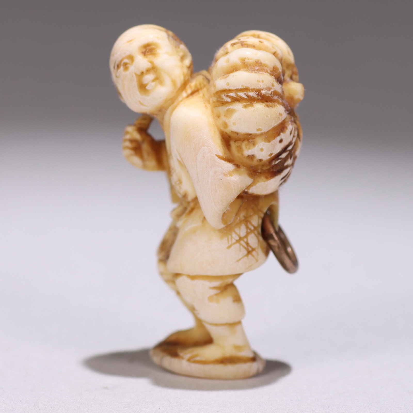 Japanese Edo Netsuke Figure: Please study all photographs carefully to get an accurate representation of the item. Please message us for information on dimensions/condition report. We offer in-house shipping internationally (US a