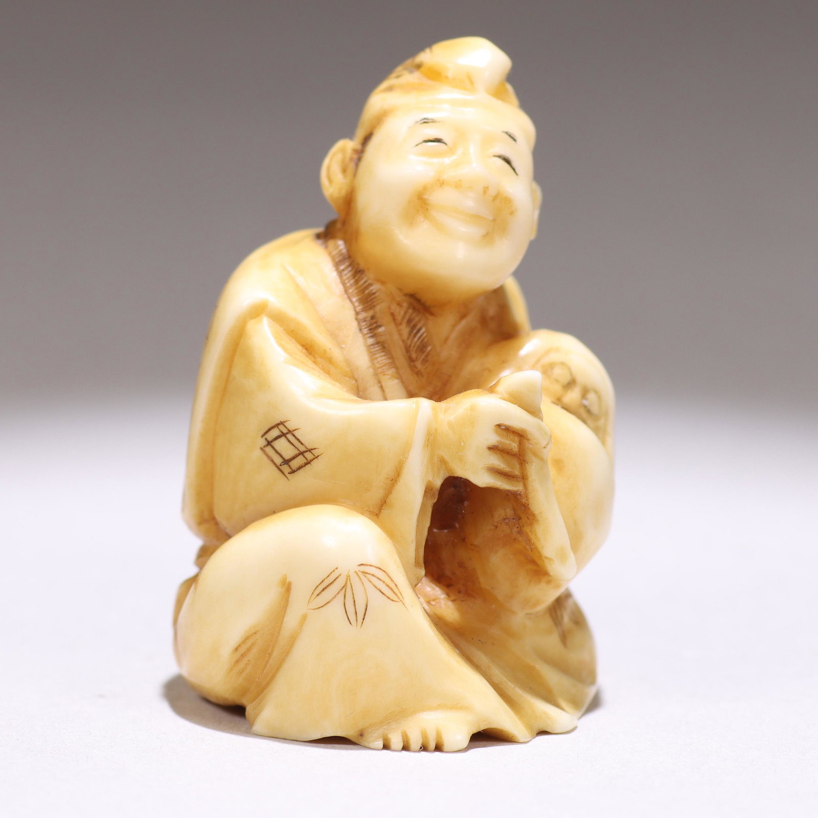 Japanese Signed Edo Netsuke Figure: Please study all photographs carefully to get an accurate representation of the item. Please message us for information on dimensions/condition report. We offer in-house shipping internationally (US a