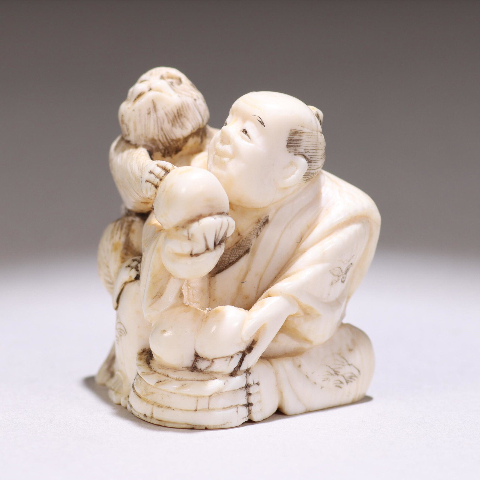 Japanese Signed Edo Netsuke Figure: Please study all photographs carefully to get an accurate representation of the item. Please message us for information on dimensions/condition report. We offer in-house shipping internationally (US a