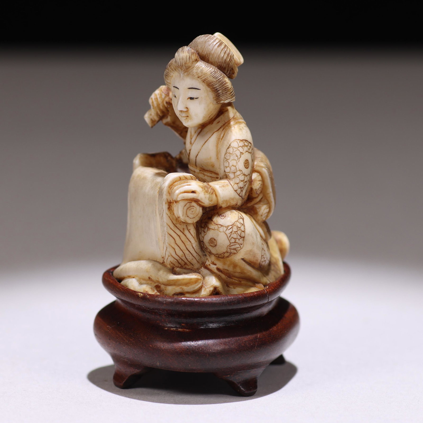 Japanese Signed Edo Netsuke Figure: Please study all photographs carefully to get an accurate representation of the item. Please message us for information on dimensions/condition report. We offer in-house shipping internationally (US a