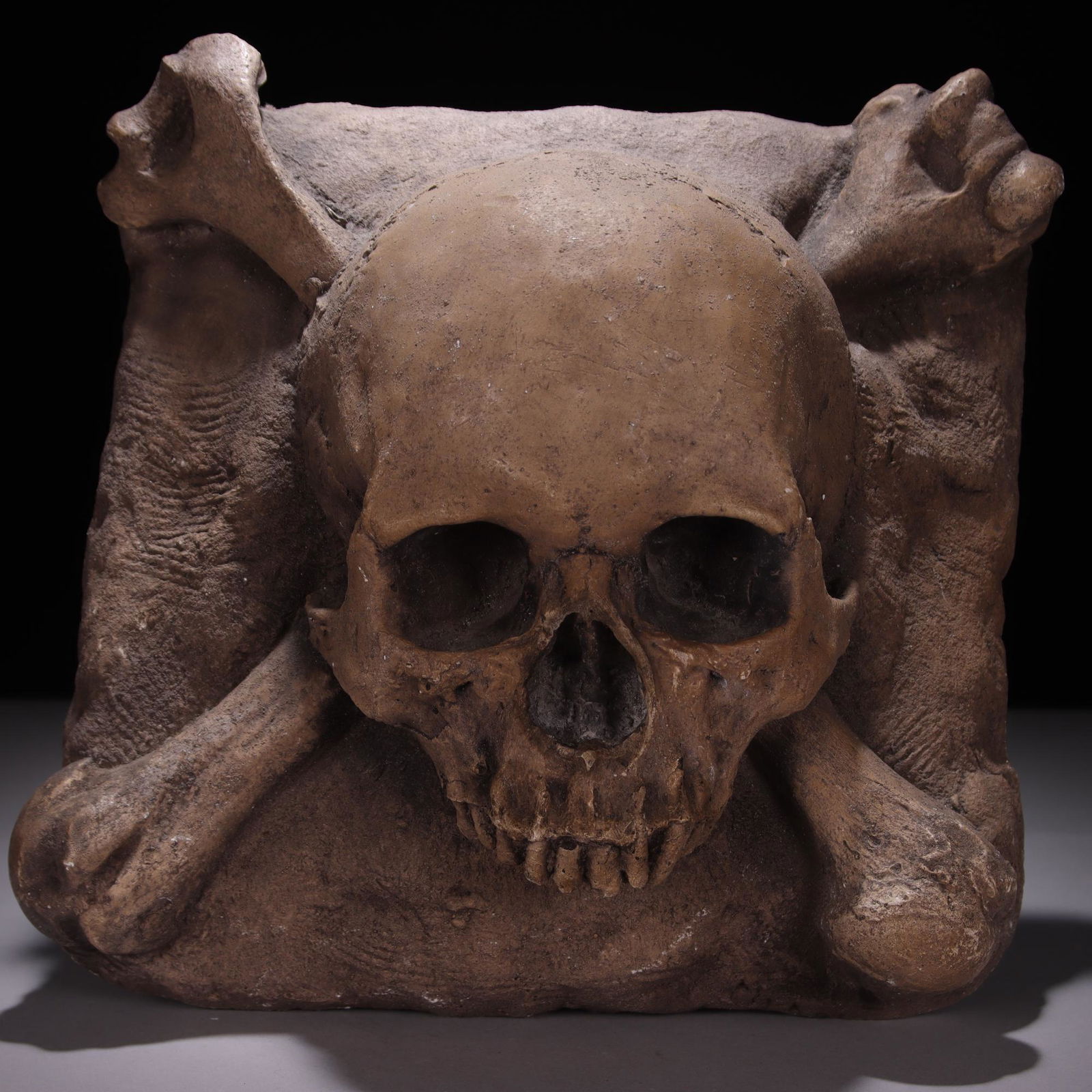 Momento Mori Wall Hanging 18th Century: MEASURING APPROX 25 X 25 X 12CM. Please study all photographs carefully to get an accurate representation of the item. Please message us for information on dimensions/condition report. We offer in-hou