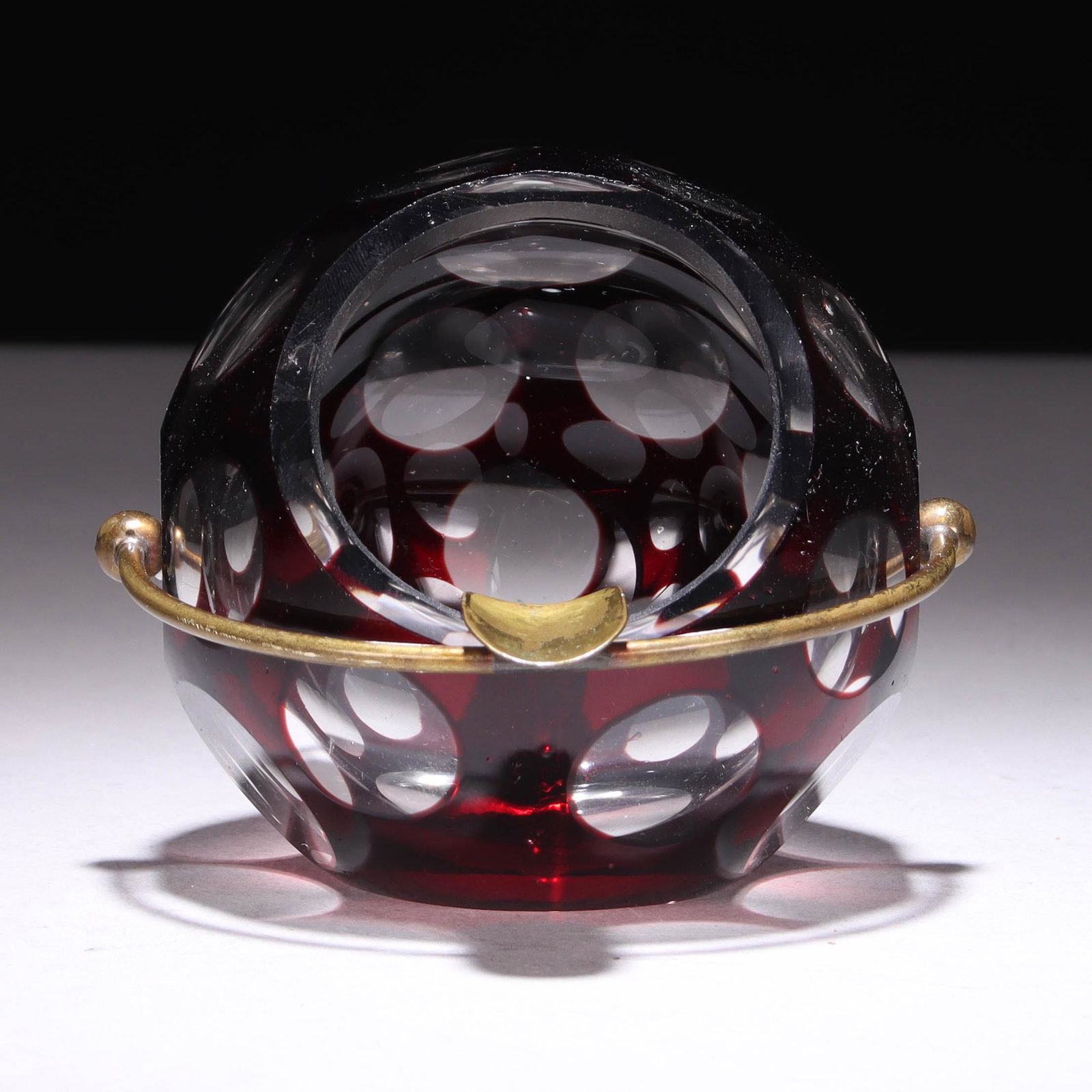 Art Deco Glass Ashtray: MEASURING APPROX 8 X 8CM. Please study all photographs carefully to get an accurate representation of the item. We offer in-house shipping internationally (US and rest of the world. Dispatched from th