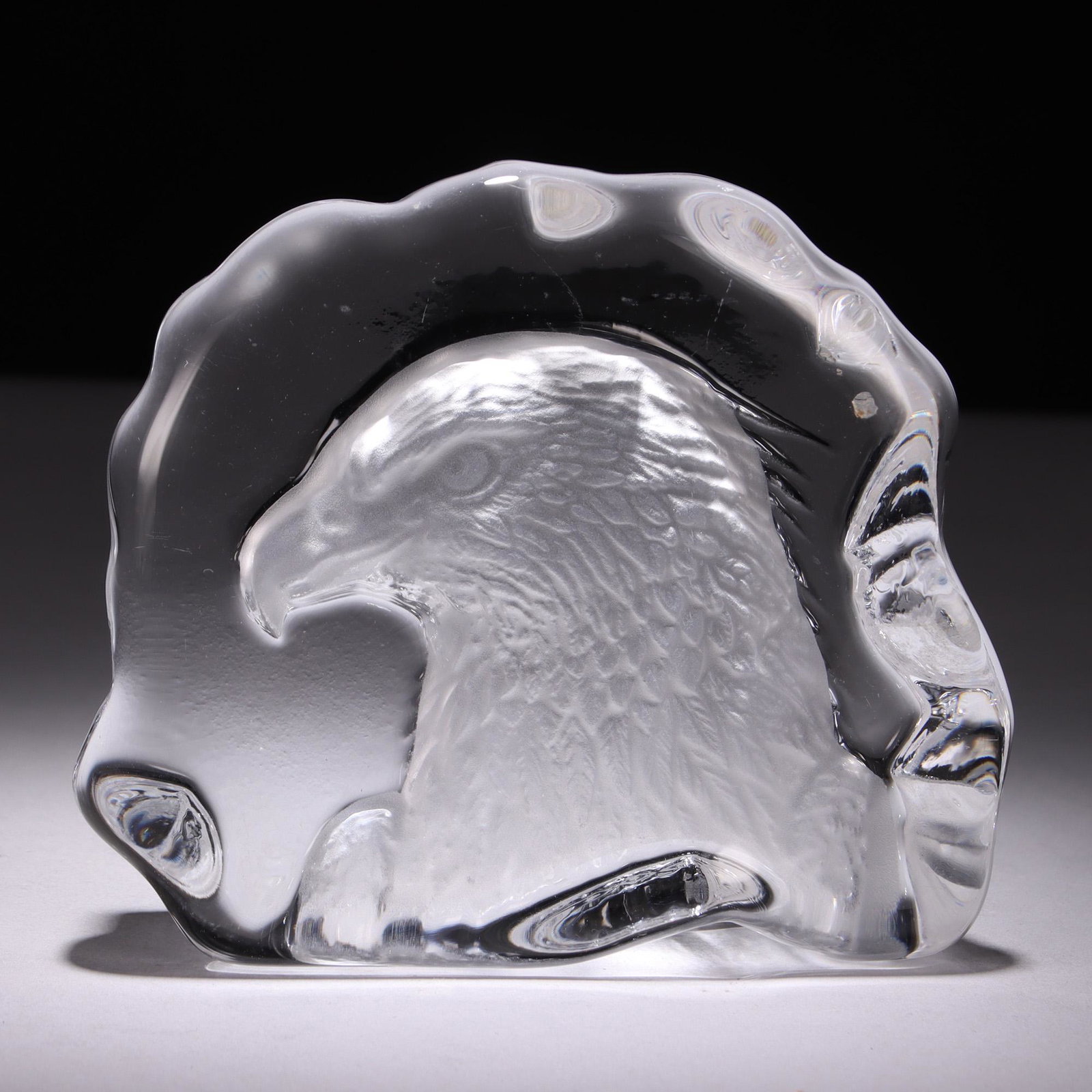 Intaglio Crystal Glass Eagle Paperweight: MEASURING APPROX 11 X 9.5CM. Please study all photographs carefully to get an accurate representation of the item. We offer in-house shipping internationally (US and rest of the world. Dispatched from
